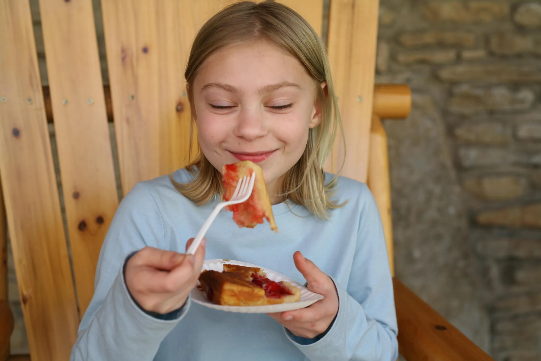 kid eating 